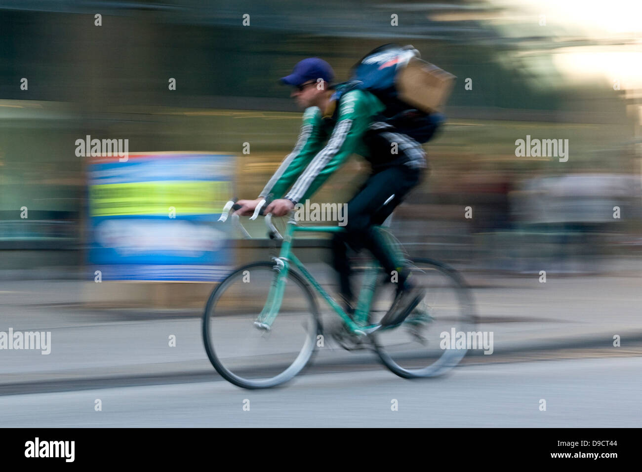 Courrier de bicyclette Banque D'Images