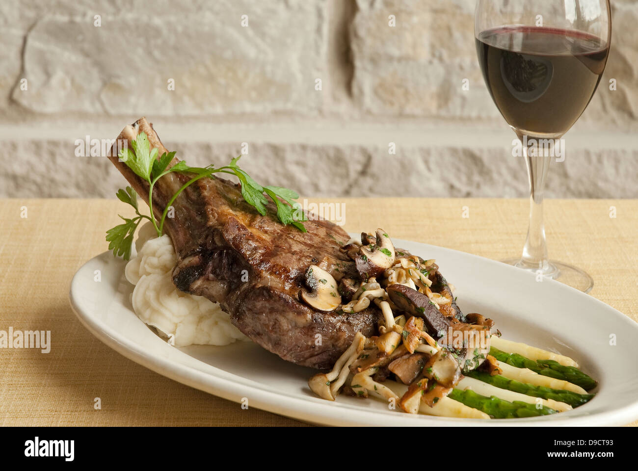 Steak avec des légumes. Banque D'Images