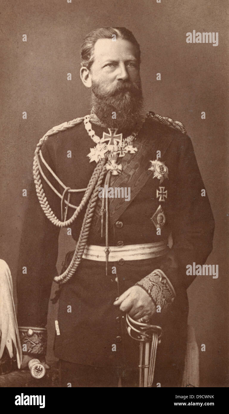 Frédéric III (1831-1888) photographié en uniforme c1887 alors qu'il était encore prince héritier. Roi de Prusse et empereur d'Allemagne pendant quatre-vingt-dix-neuf jours à partir du 9 mars 1888 sur la mort de son père Wilhelm I. Banque D'Images