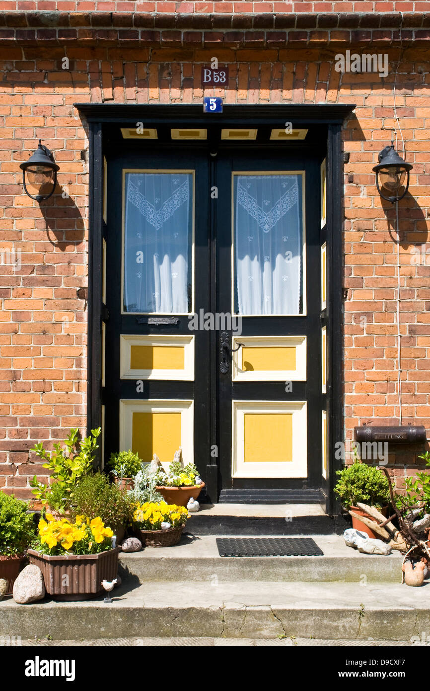 Vieille porte avant dans Wustrow Banque D'Images