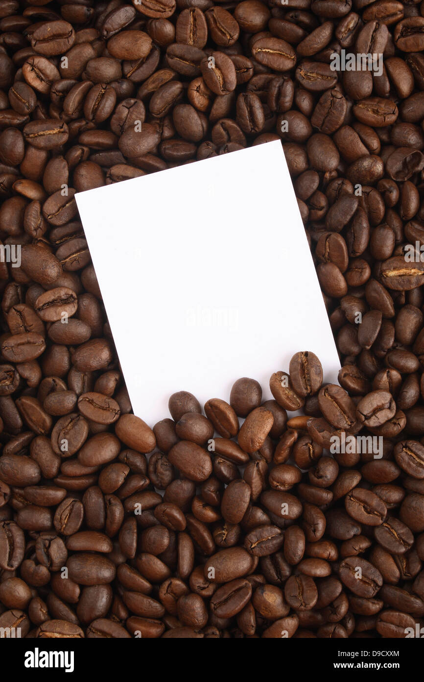 Café en grains avec note bout de papier Banque D'Images