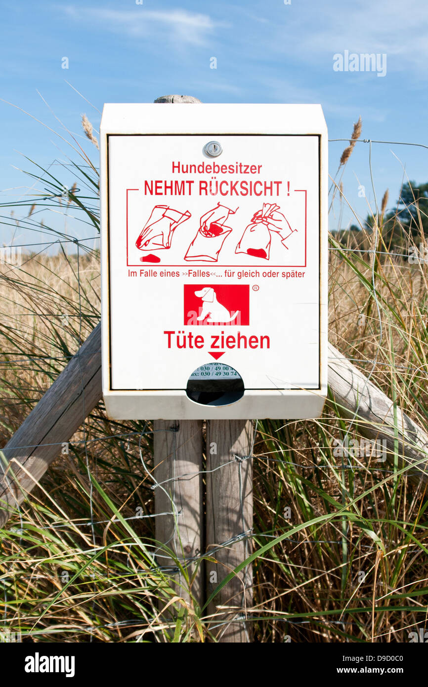 Les excréments de chien sac donateur sur la plage de Prerow, sac pour les excréments de chien sur la plage de Prerow Banque D'Images