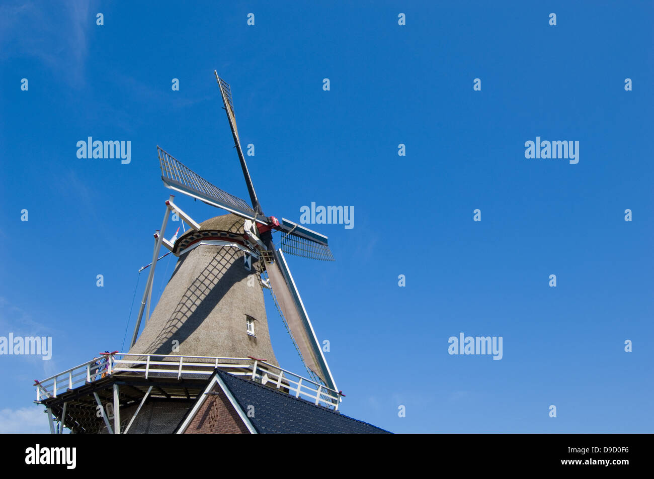 Moulin à vent et ciel clair, Pays-Bas Banque D'Images