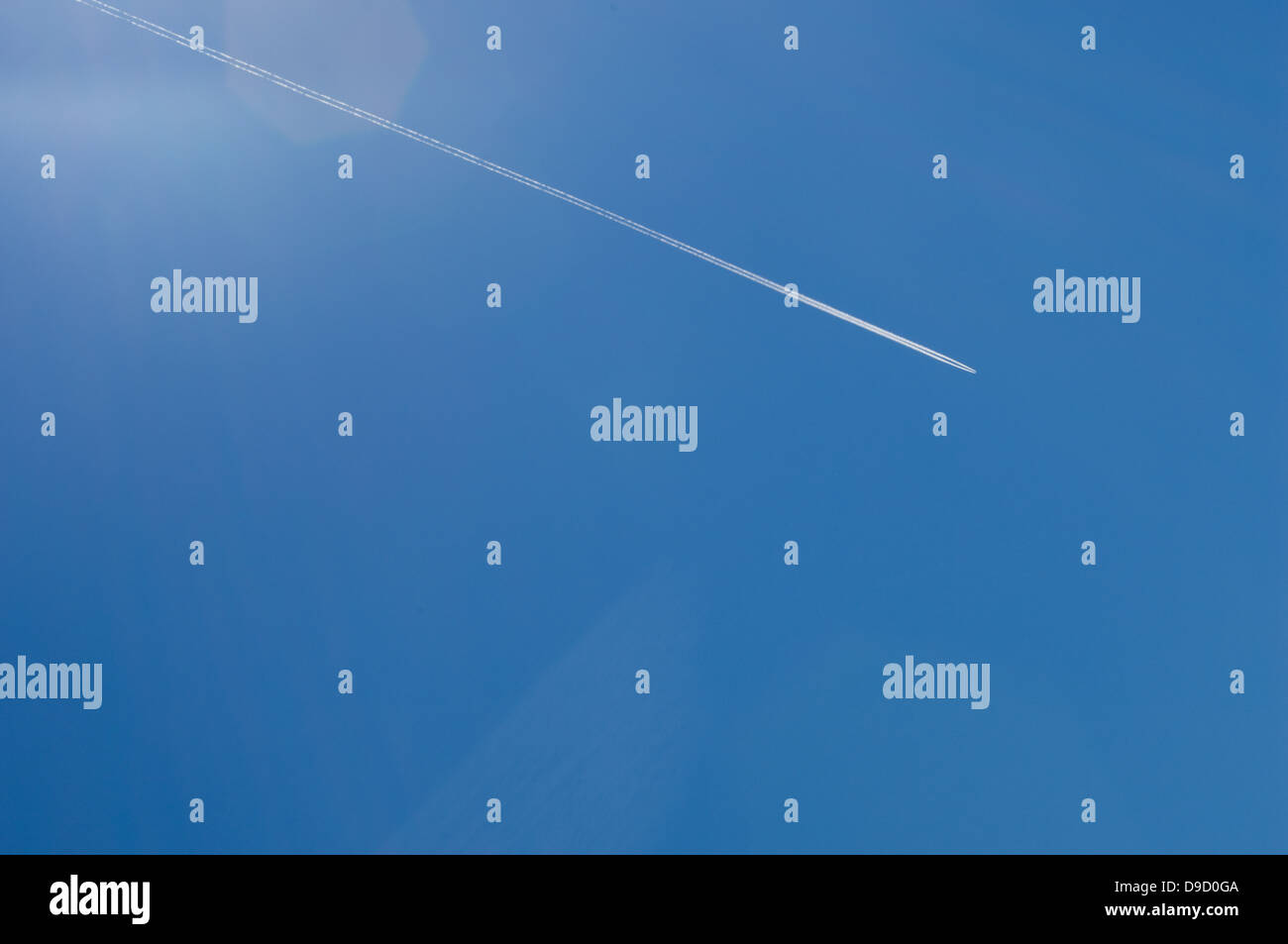 Traînée et clear sky Banque D'Images