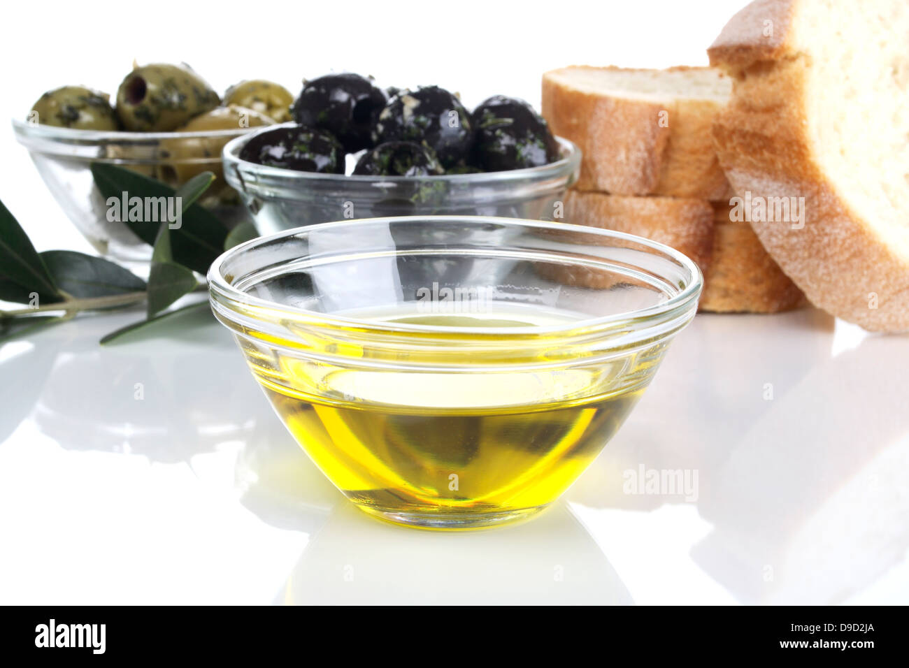 L'huile d'olive, des olives et du pain Banque D'Images