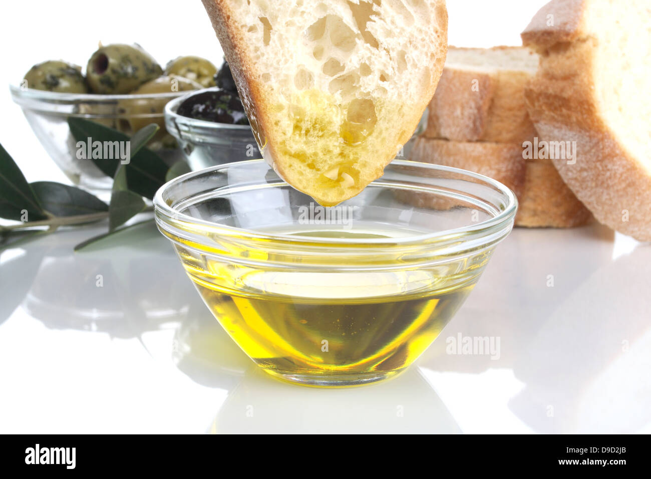 L'huile d'olive, des olives et du pain Banque D'Images