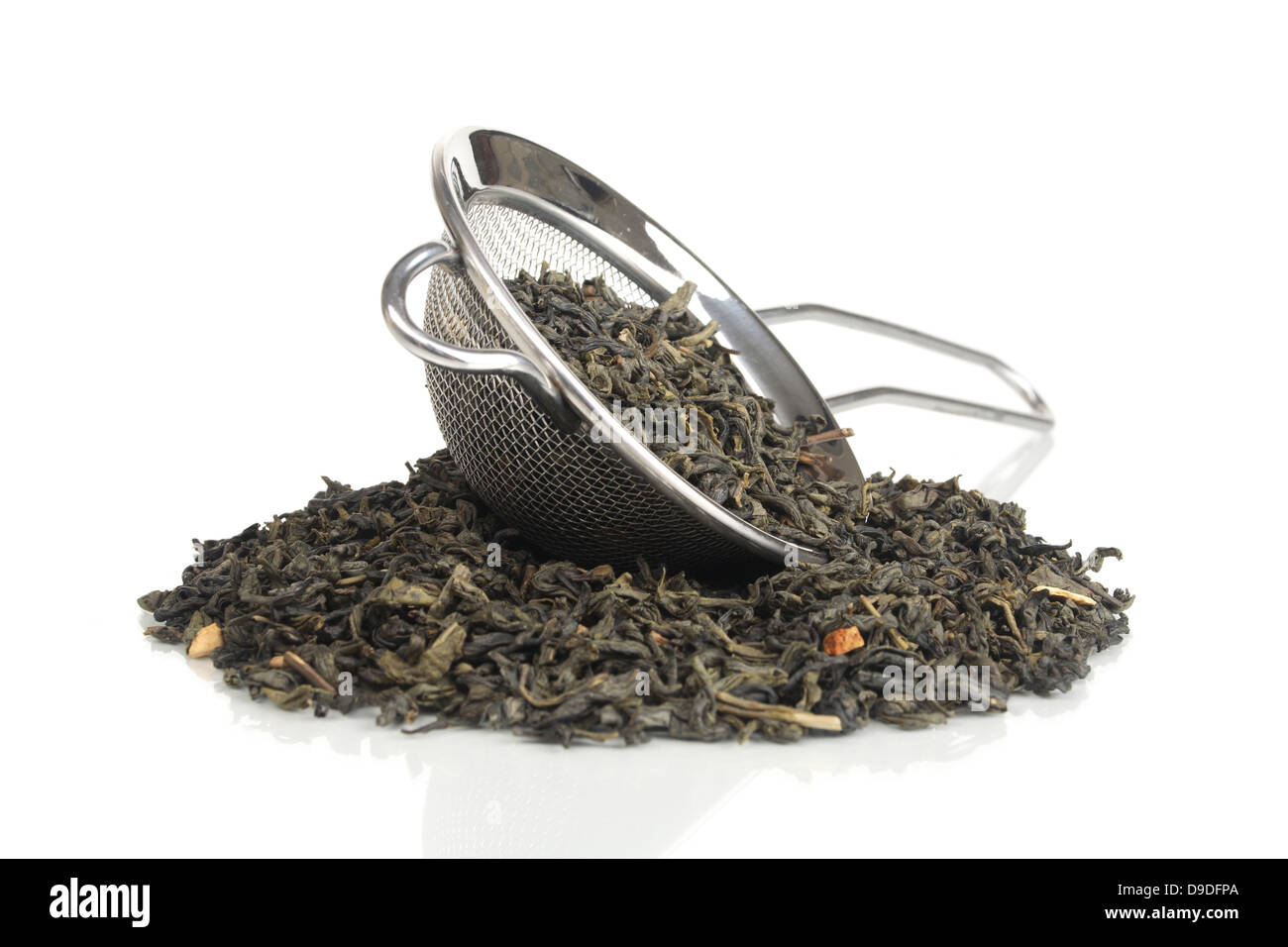 Mélange de thé avec passoire du thé Banque D'Images