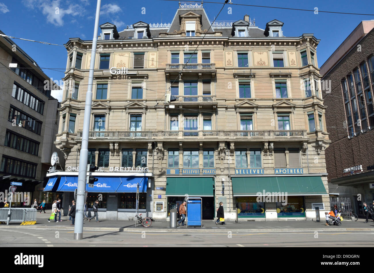 Ornate building typique dans Theaterstrasse, Zurich, Suisse. Banque D'Images