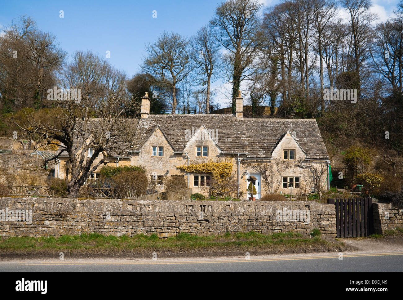Cottages en pierre de Cotswold à Bibury, Gloucestershire, Angleterre, Royaume-Uni. Banque D'Images