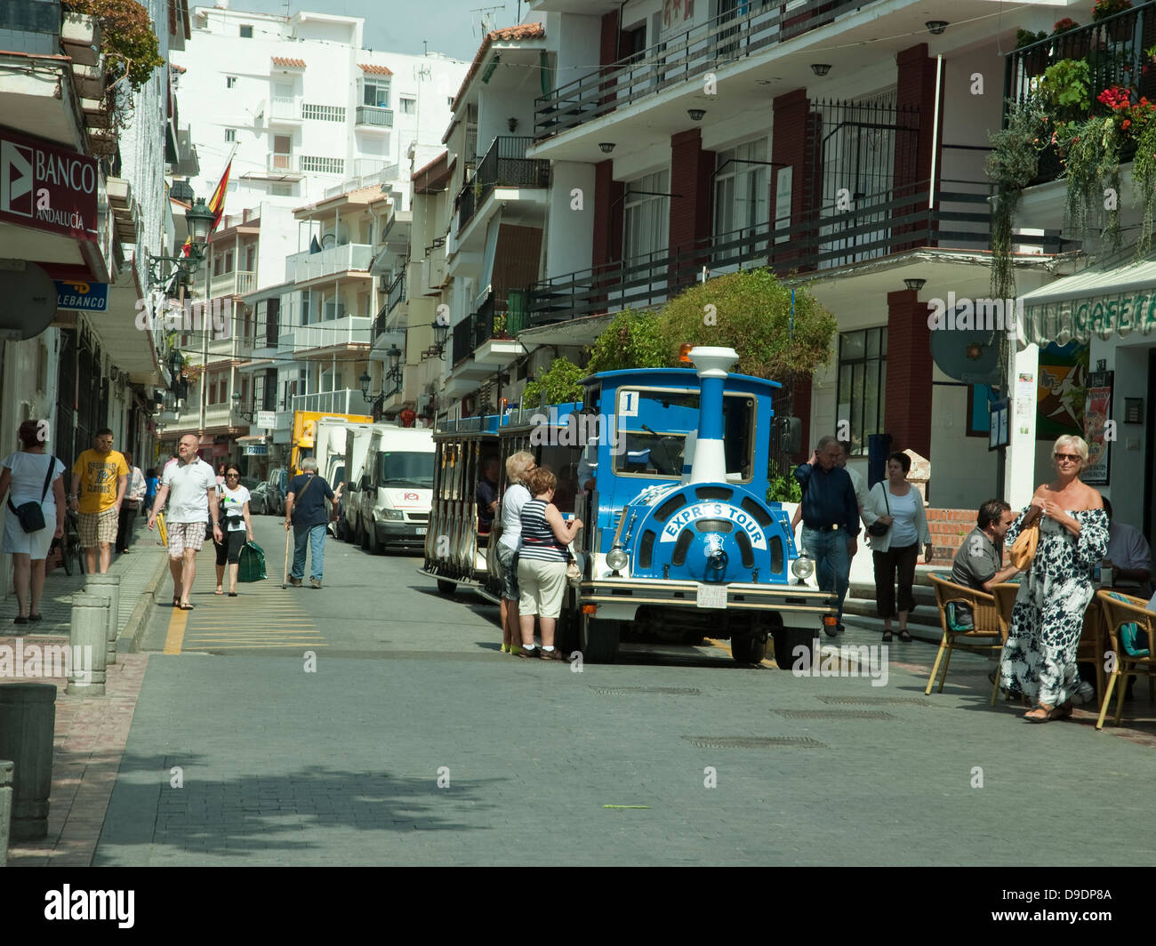 Scène de rue à Nerja Espagne Banque D'Images