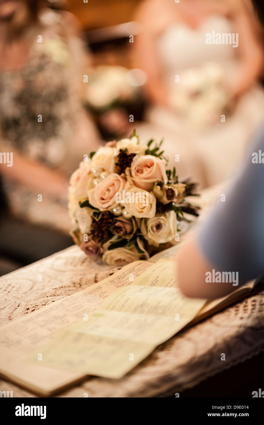 Se marier au Royaume-Uni - le registre après la signature de l'église chapelle Banque D'Images