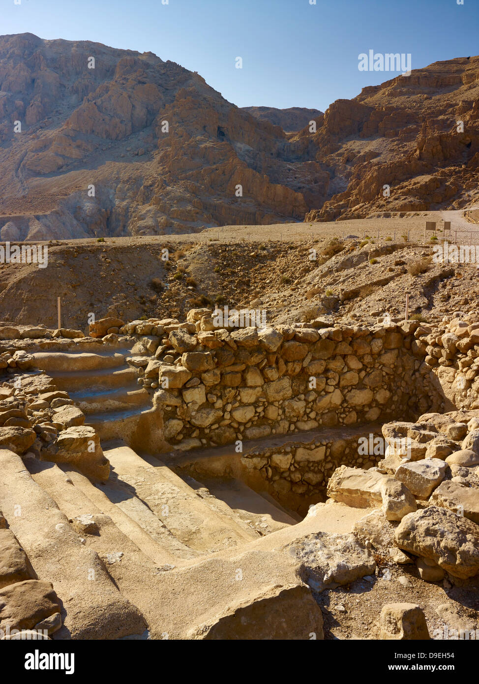 Mikvé dans les ruines de Qumrân par la mer Morte, Israël Banque D'Images