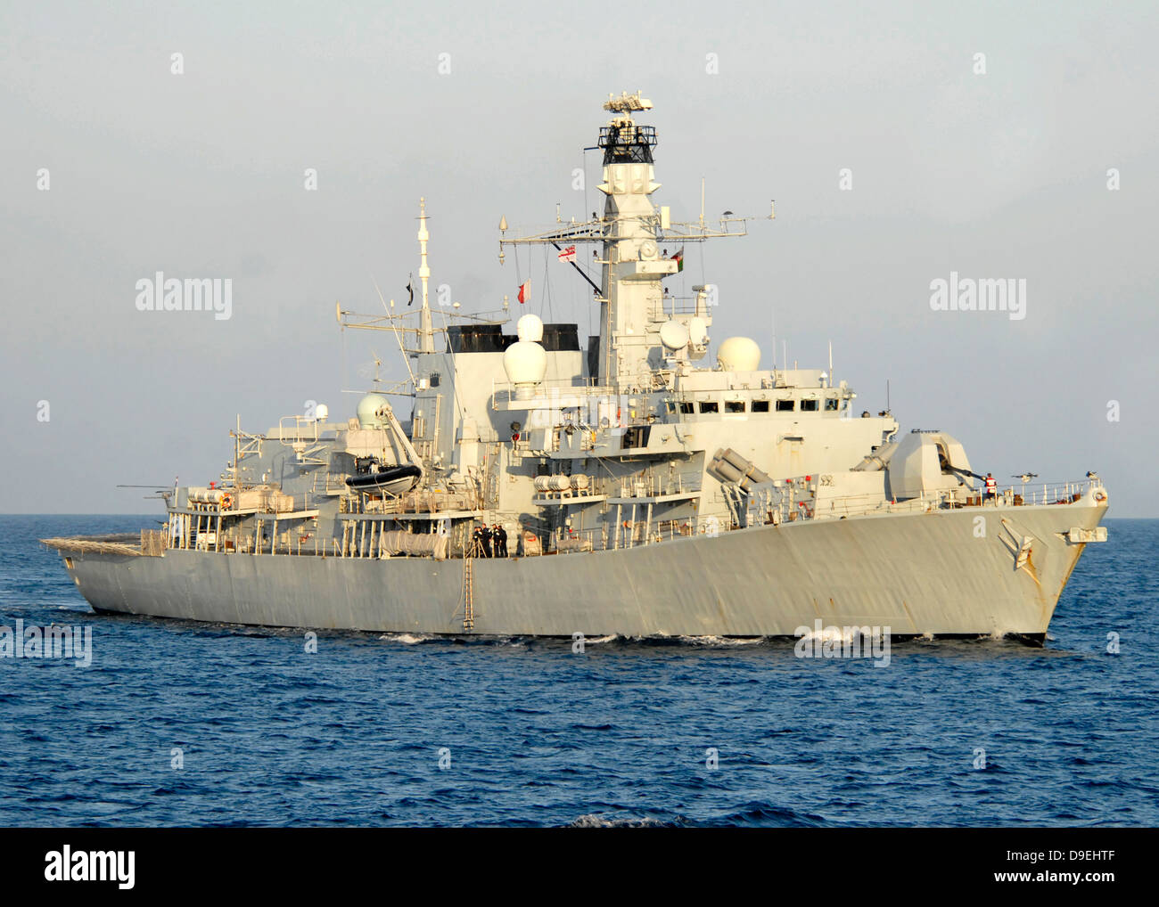 La frégate HMS Monmouth transite l'océan Atlantique. Banque D'Images