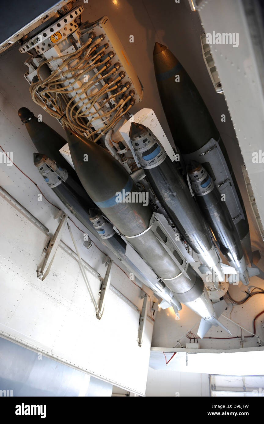 Les munitions intelligentes sur un rack d'éjection d'un B-1B Lancer. Banque D'Images