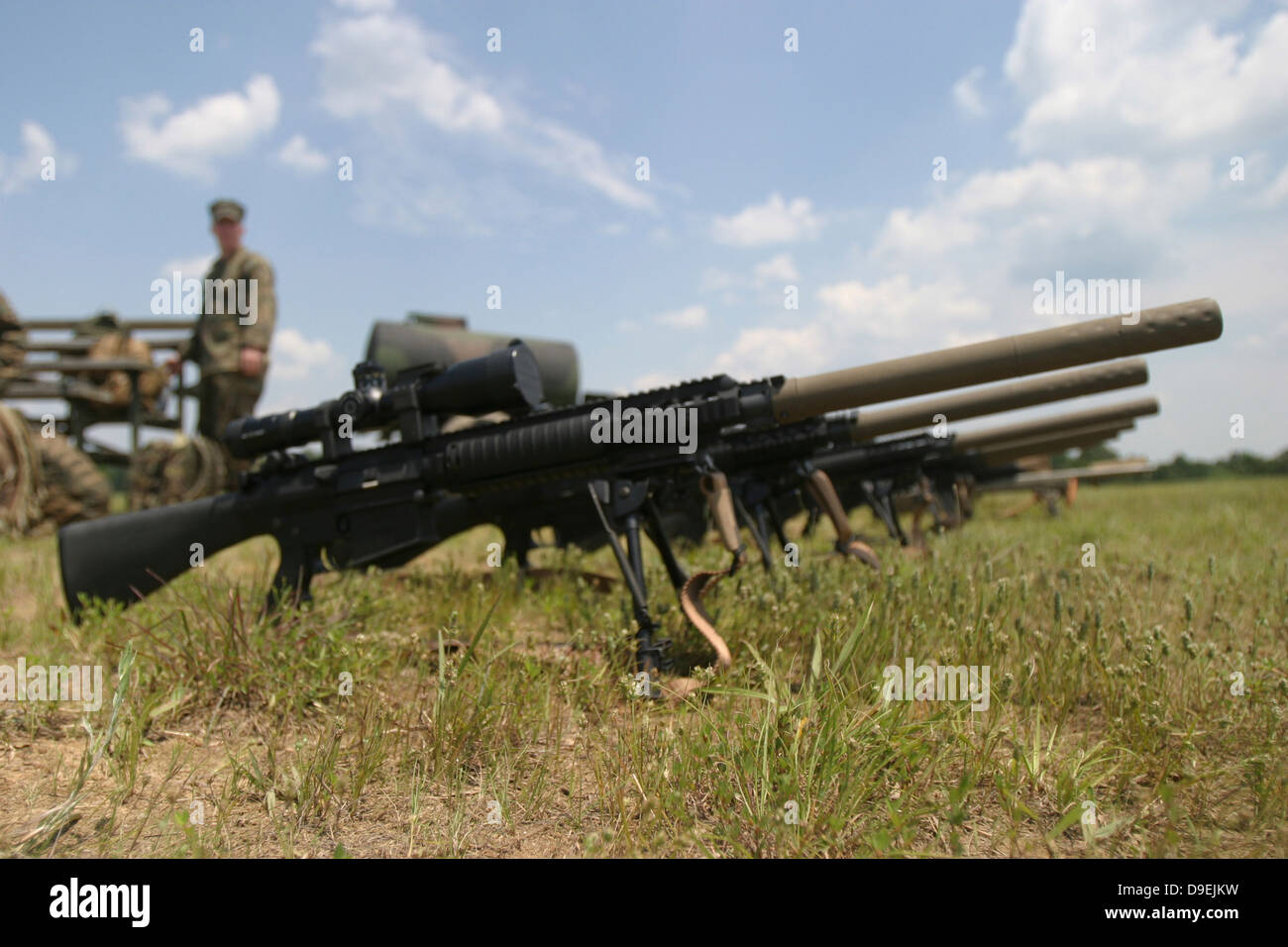 Ligne de tireurs d'Scout de leur nouveau MK-11 fusils de précision. Banque D'Images