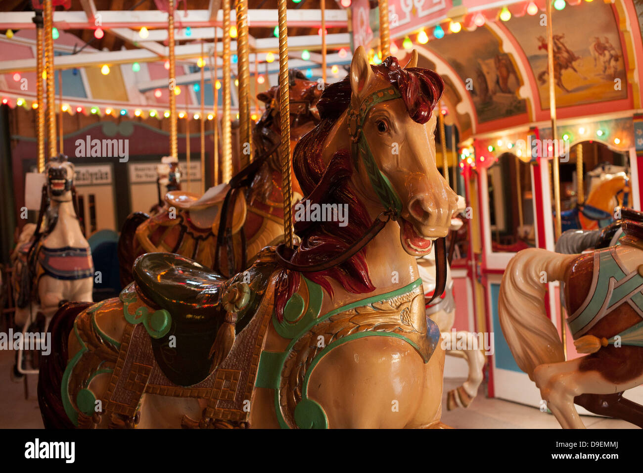 Le carrousel magnifiquement restauré se trouve dans un pavillon dans la région de Holyoke's Heritage State Park. Banque D'Images