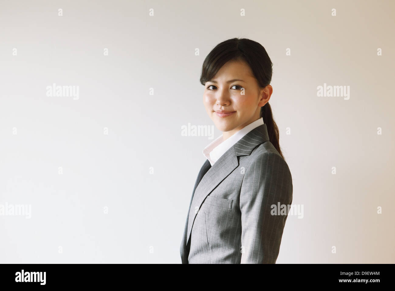 Businesswoman smiling at camera Banque D'Images