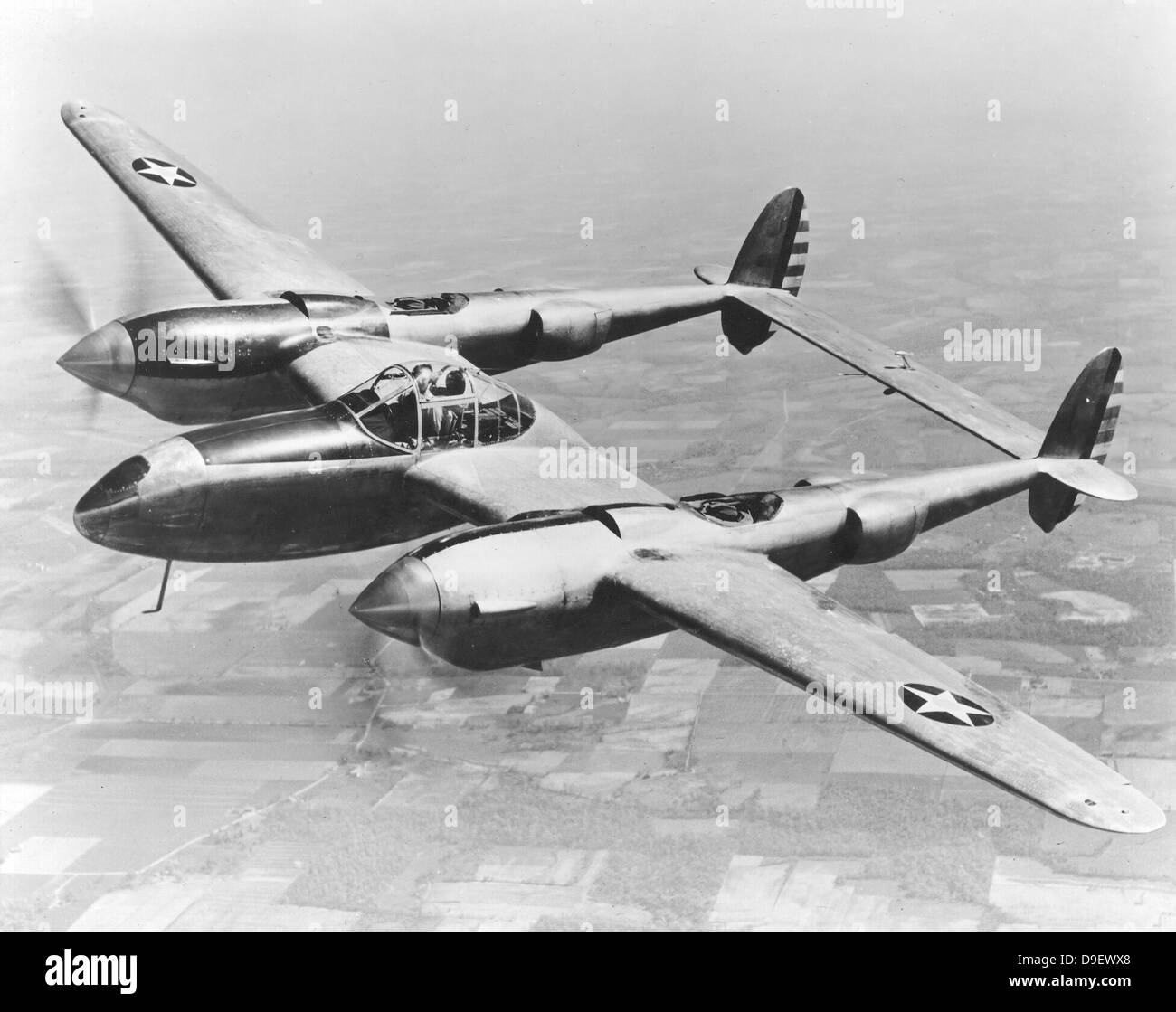 1940 - Un vol d'essai de l'YP-38 test de service des avions de chasse. Après la phase de test, le P-38 a été désigné comme l'éclair. Banque D'Images