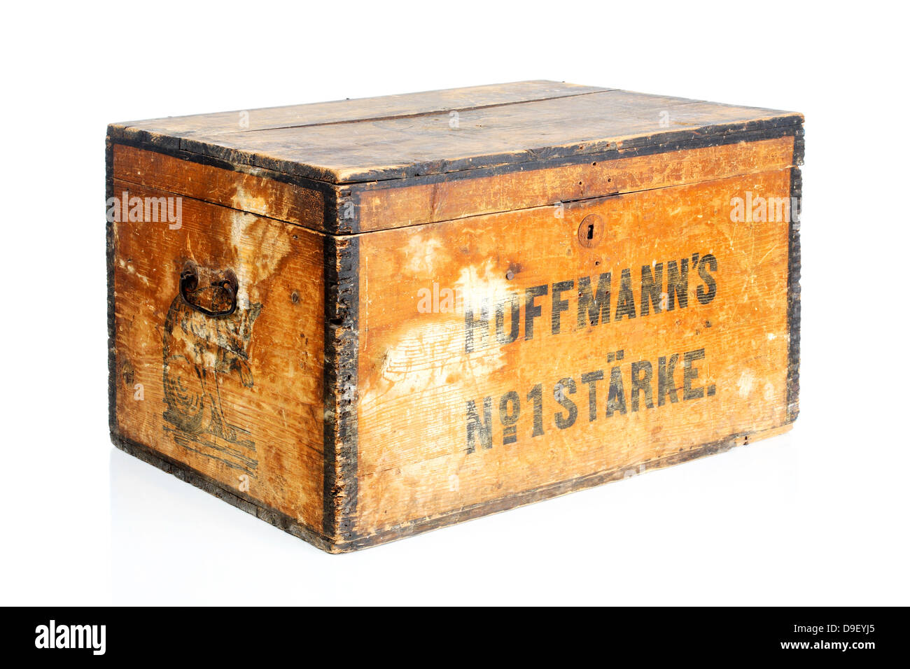 Vieille boîte en bois avec une vieille étiquette publicitaire boîte en bois avec Word dans la publicité Banque D'Images