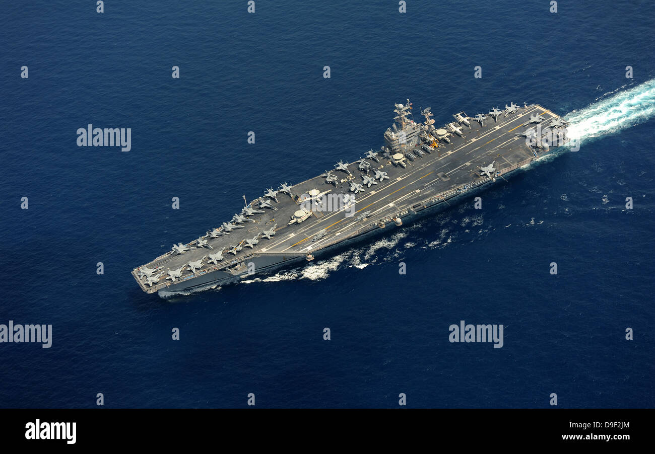 L'Océan indien, le 18 janvier 2012 - La classe Nimitz porte-avions USS Abraham Lincoln les transits de l'Océan Indien. Banque D'Images