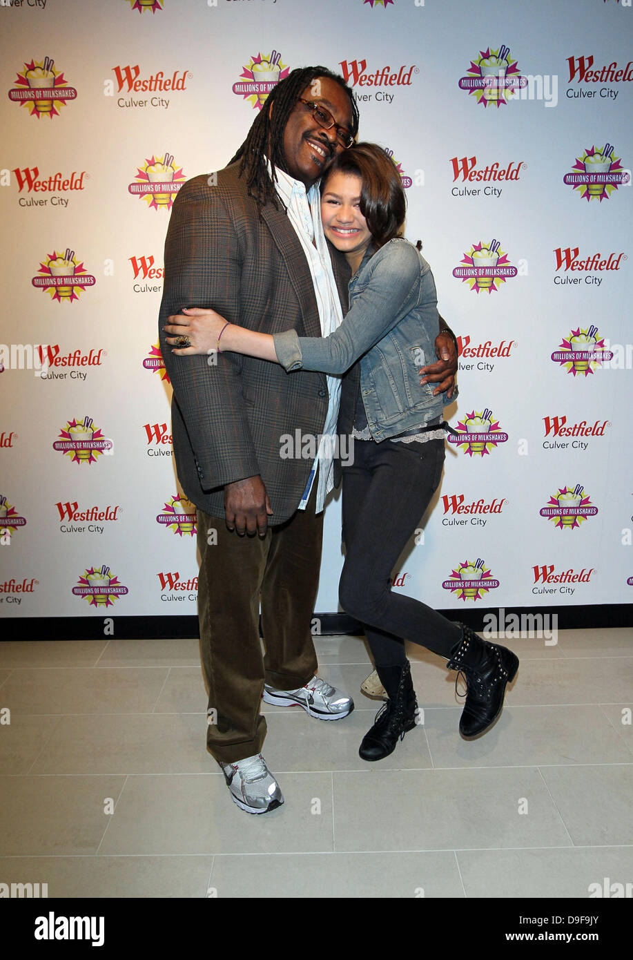 Zendaya Coleman And Her Father Banque D Image Et Photos Alamy
