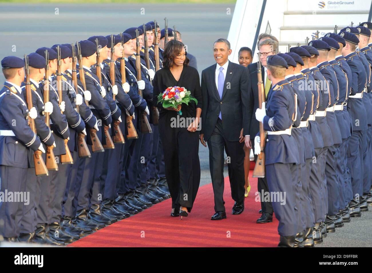 Le président Obama avec son épouse Michelle Obama et leurs filles Sasha et Malia est arrivé à Berlin le 18 juin pour sa première visite à la capitale allemande en tant que président, des heures après le départ du sommet du G8 en Irlande du Nord. Banque D'Images