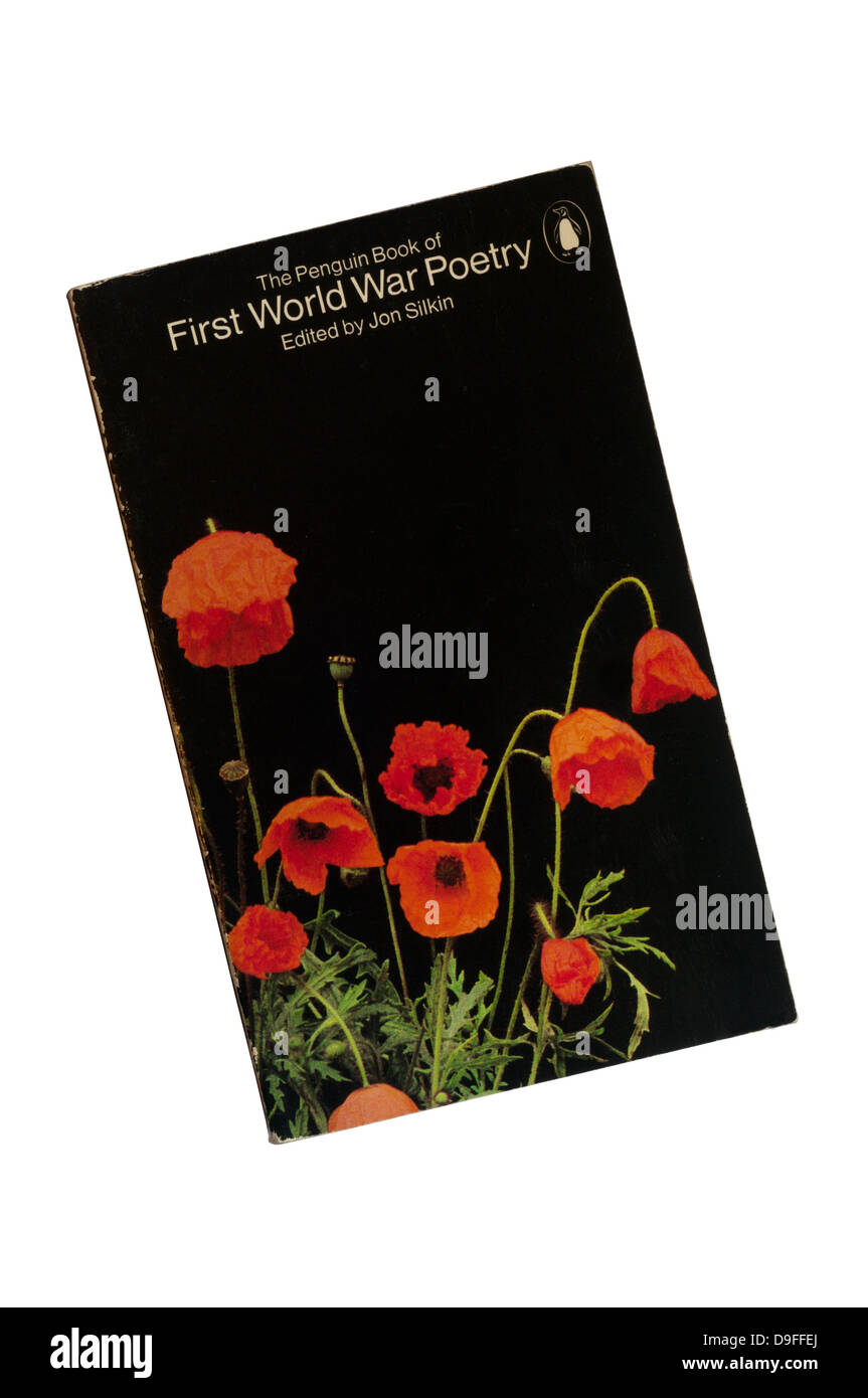 Le Pingouin livre de poésie de la Première Guerre mondiale sous la direction de Jon Silkin. Banque D'Images
