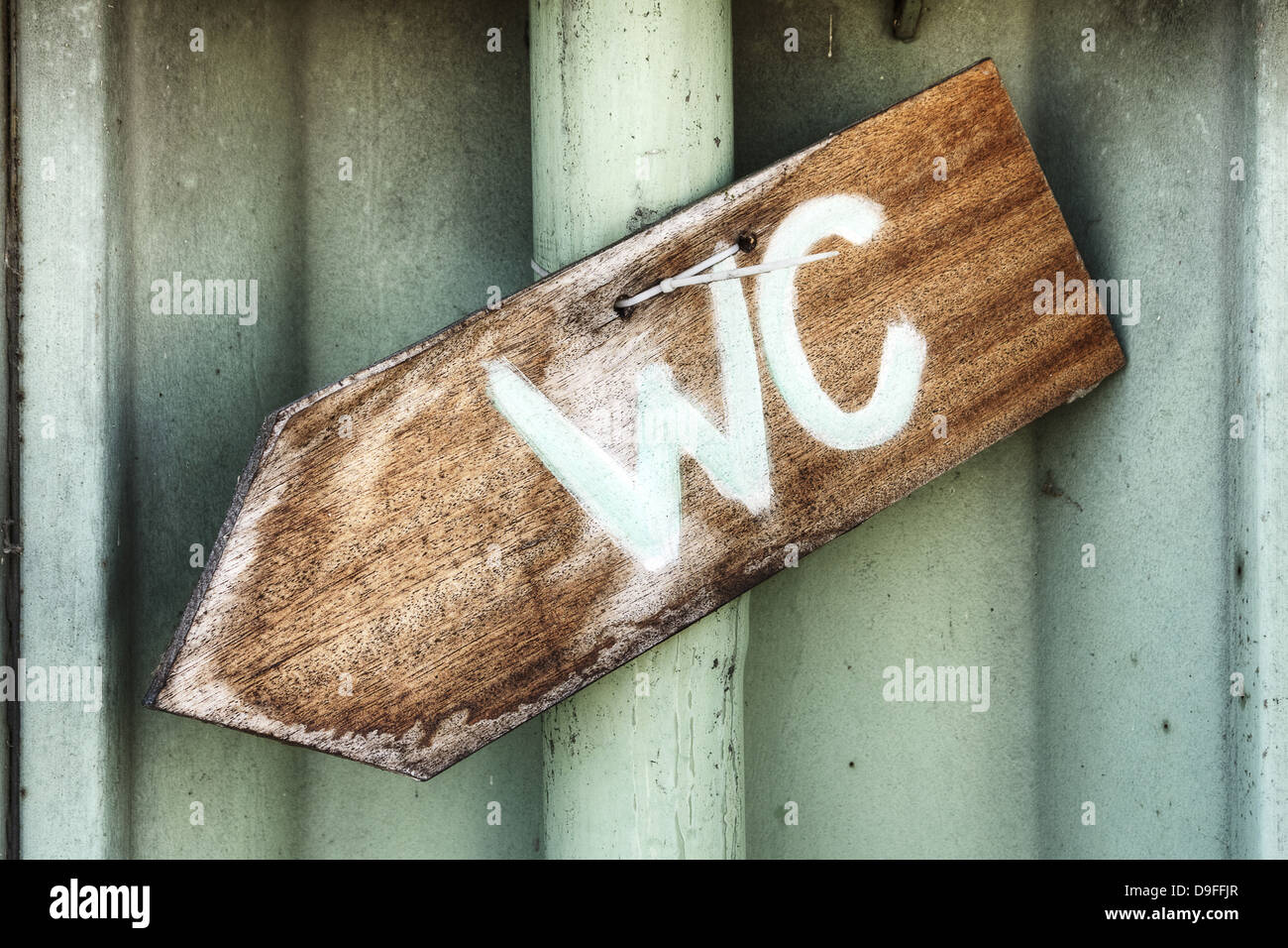 Toilettenschild aus Holz |Toilettes signe de bois| Banque D'Images