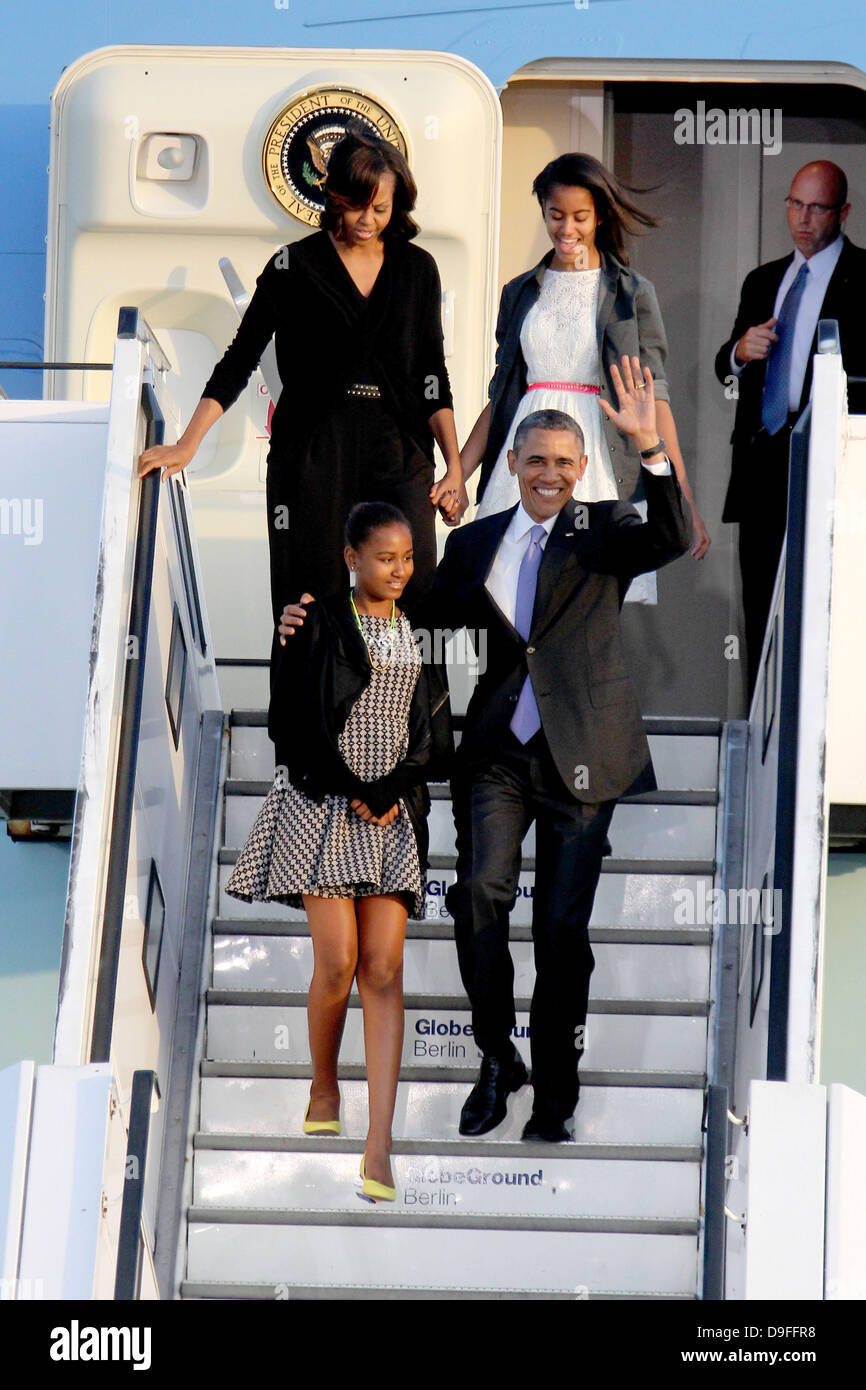 Le président Obama avec son épouse Michelle Obama et leurs filles Sasha et Malia est arrivé à Berlin le 18 juin pour sa première visite à la capitale allemande en tant que président, des heures après le départ du sommet du G8 en Irlande du Nord. Banque D'Images