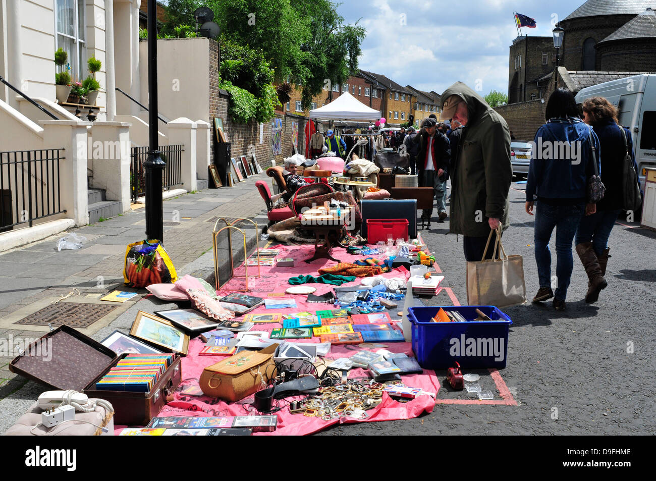 Les biens d'occasion en vente, marché de Portobello Road, Londres, UK Banque D'Images