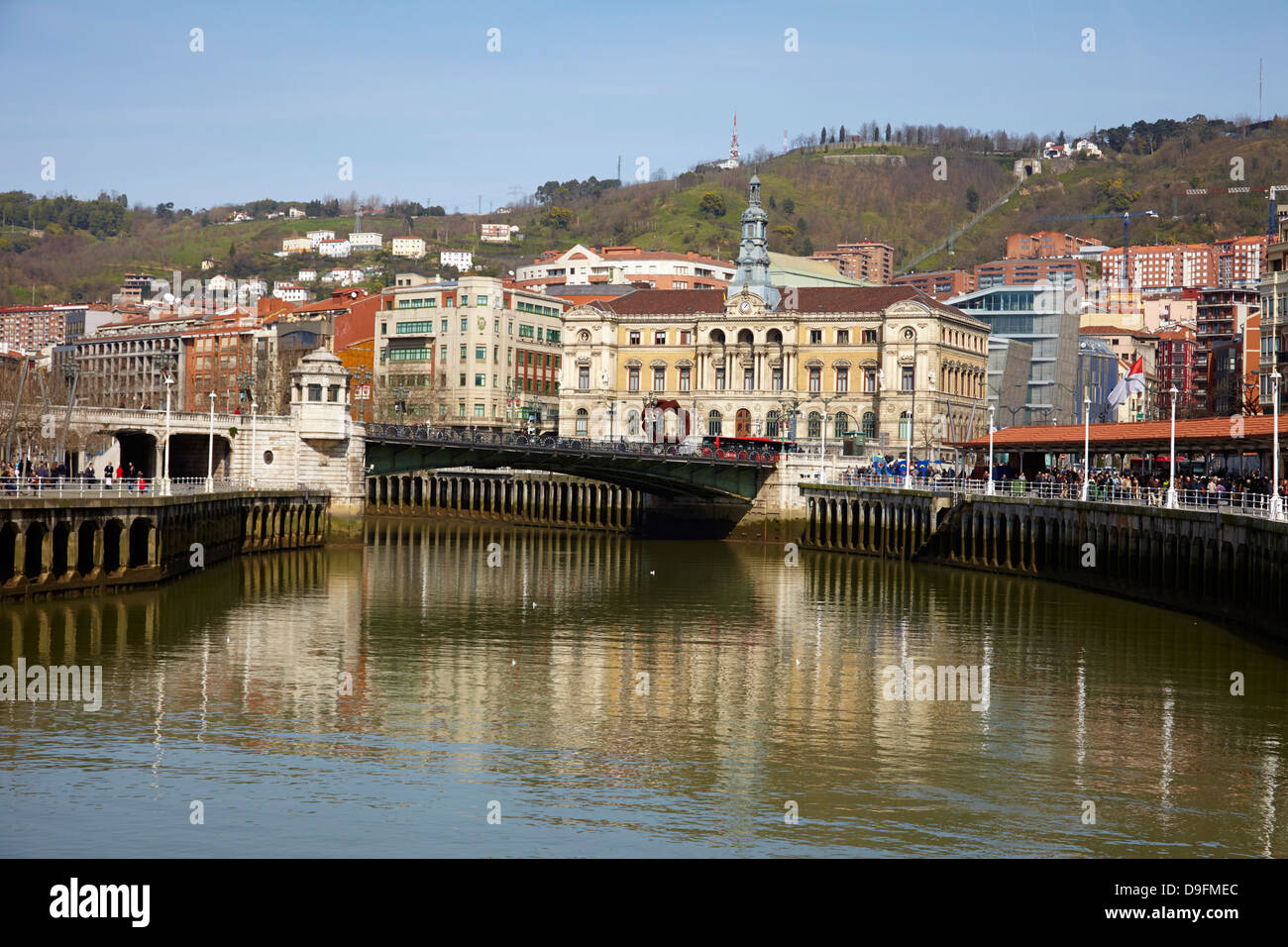 Nervion River, Bilbao, Pays Basque, Espagne Banque D'Images