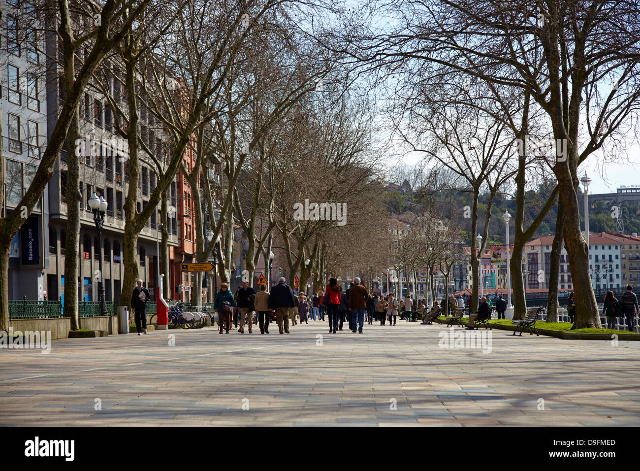 Riverside Walk, Bilbao, Pays Basque, Espagne Banque D'Images