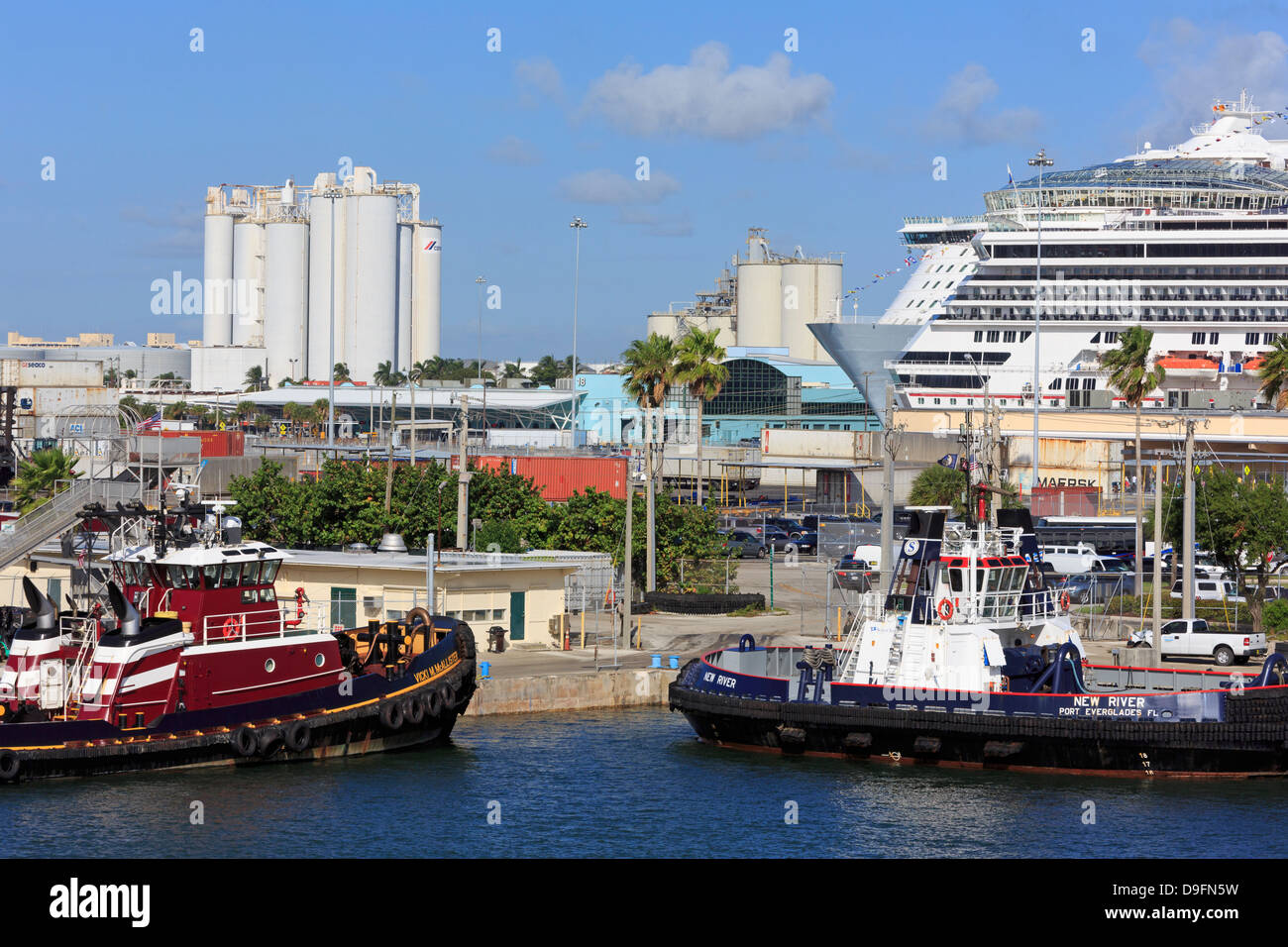 Des remorqueurs et des navires de croisière de Port Everglades, Fort Lauderdale, Florida, USA Banque D'Images
