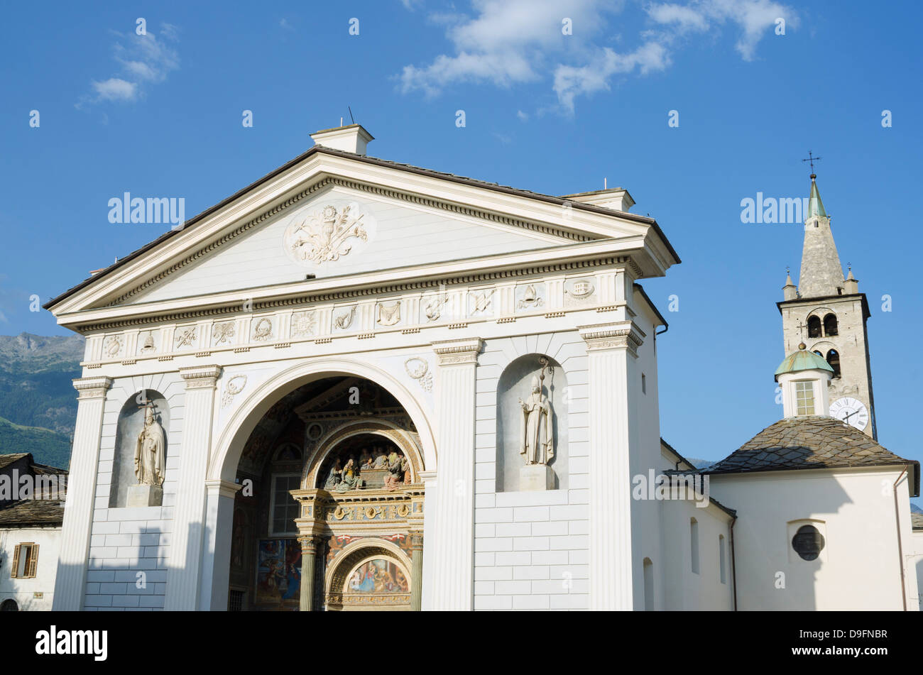 Façade du Duomo, la cathédrale d'Aoste, Aoste, vallée d'aoste, Italie Banque D'Images