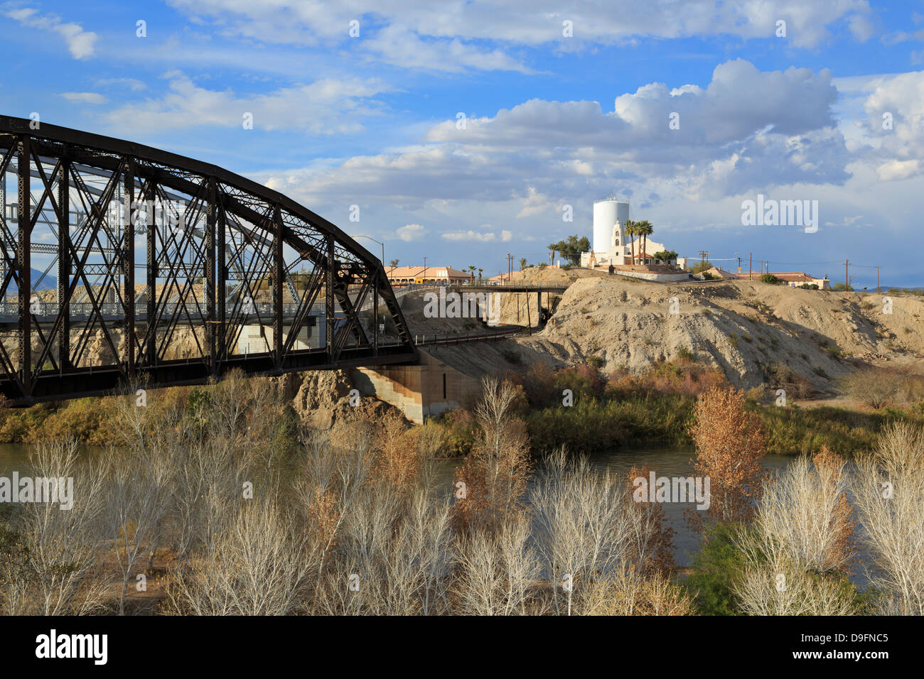 Saint Thomas Indian Mission et pont de chemin de fer, Yuma, Arizona, USA Banque D'Images