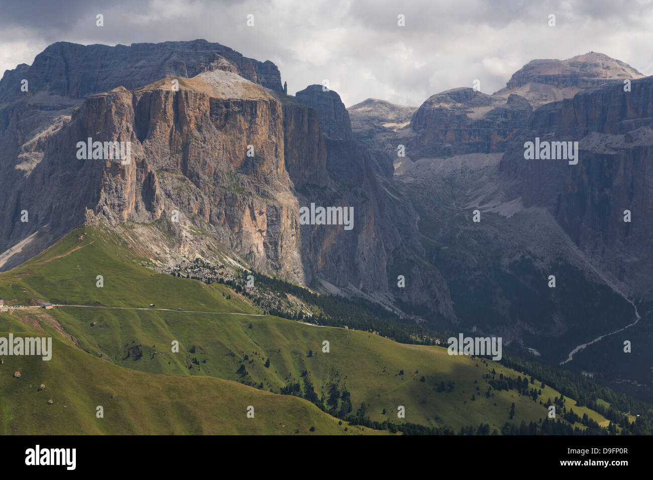 Le Sass Pordoi spectaculaire randonnée dans les dolomites près de Canazei, Trentino-Alto Adige, Italie Banque D'Images