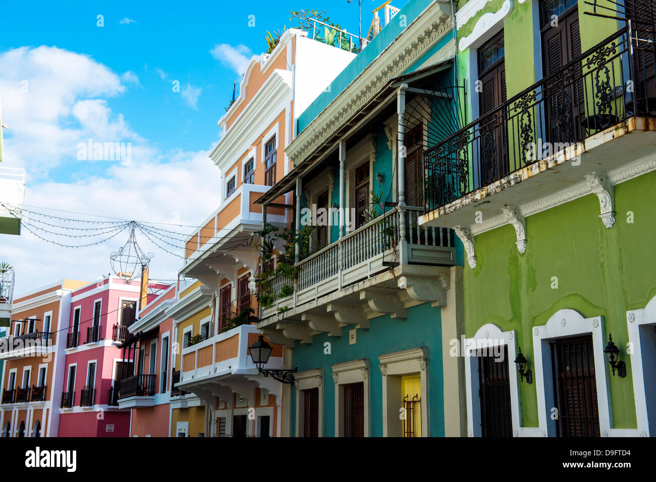 Bâtiments colorés dans la vieille ville de San Juan, Site du patrimoine mondial de l'Unesco, Porto Rico, Antilles, Caraïbes Banque D'Images