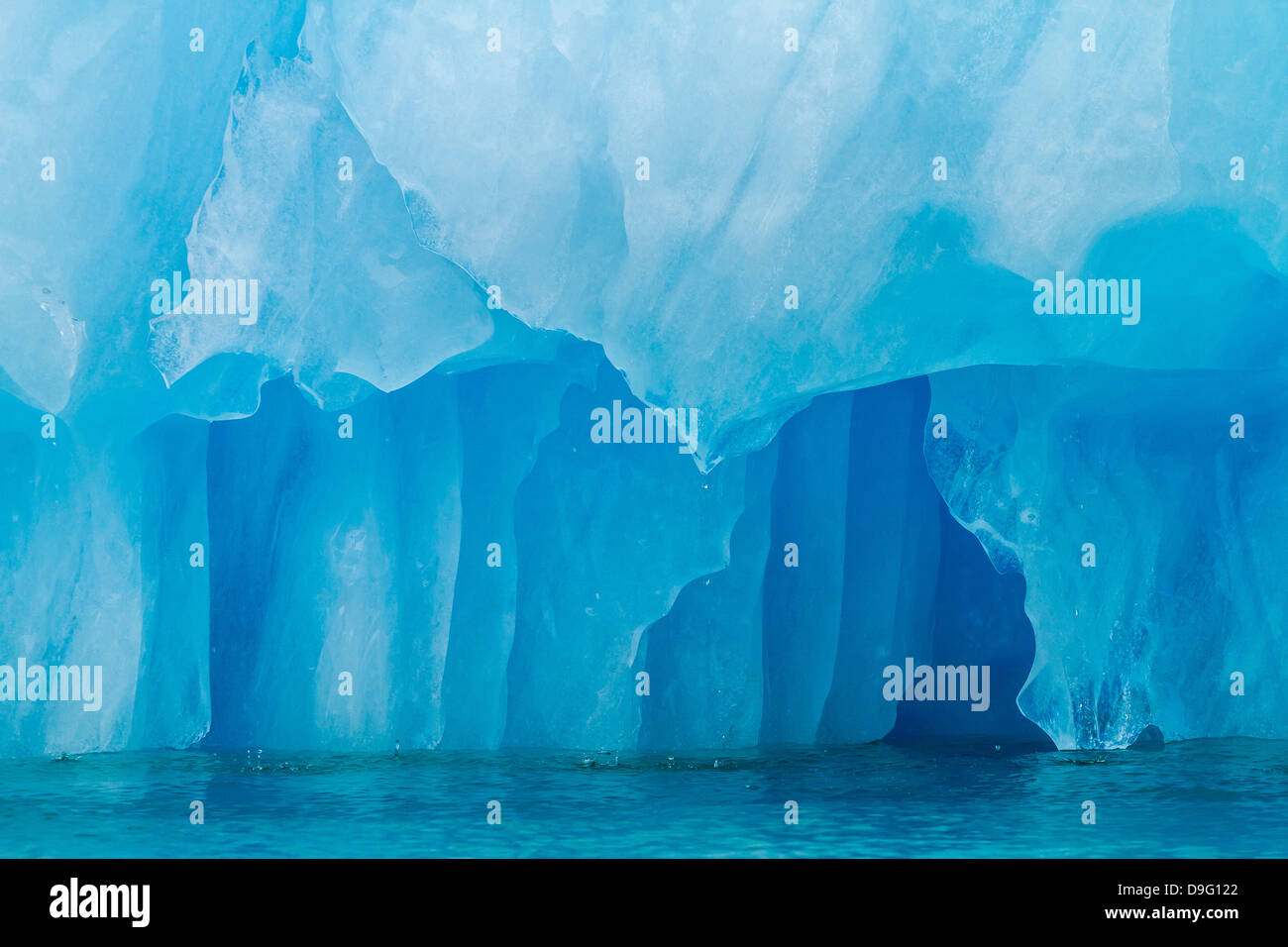 La glace vêlé du LeConte Glacier, à l'extérieur de Saint-Pétersbourg, le sud-est de l'Alaska, USA Banque D'Images