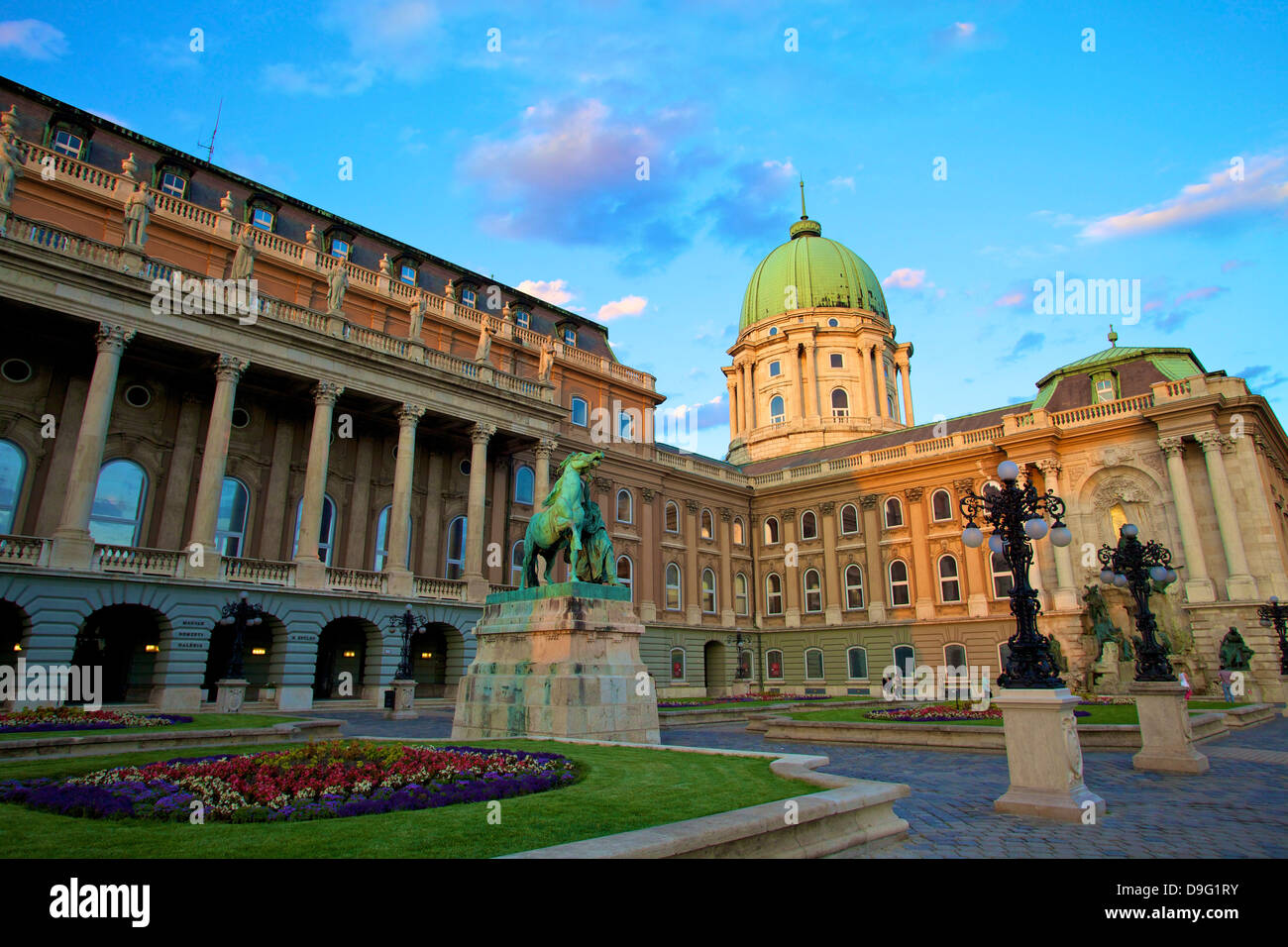 Château de Buda avec statue de Horseherd, UNESCO World Heritage Site, Budapest, Hongrie Banque D'Images