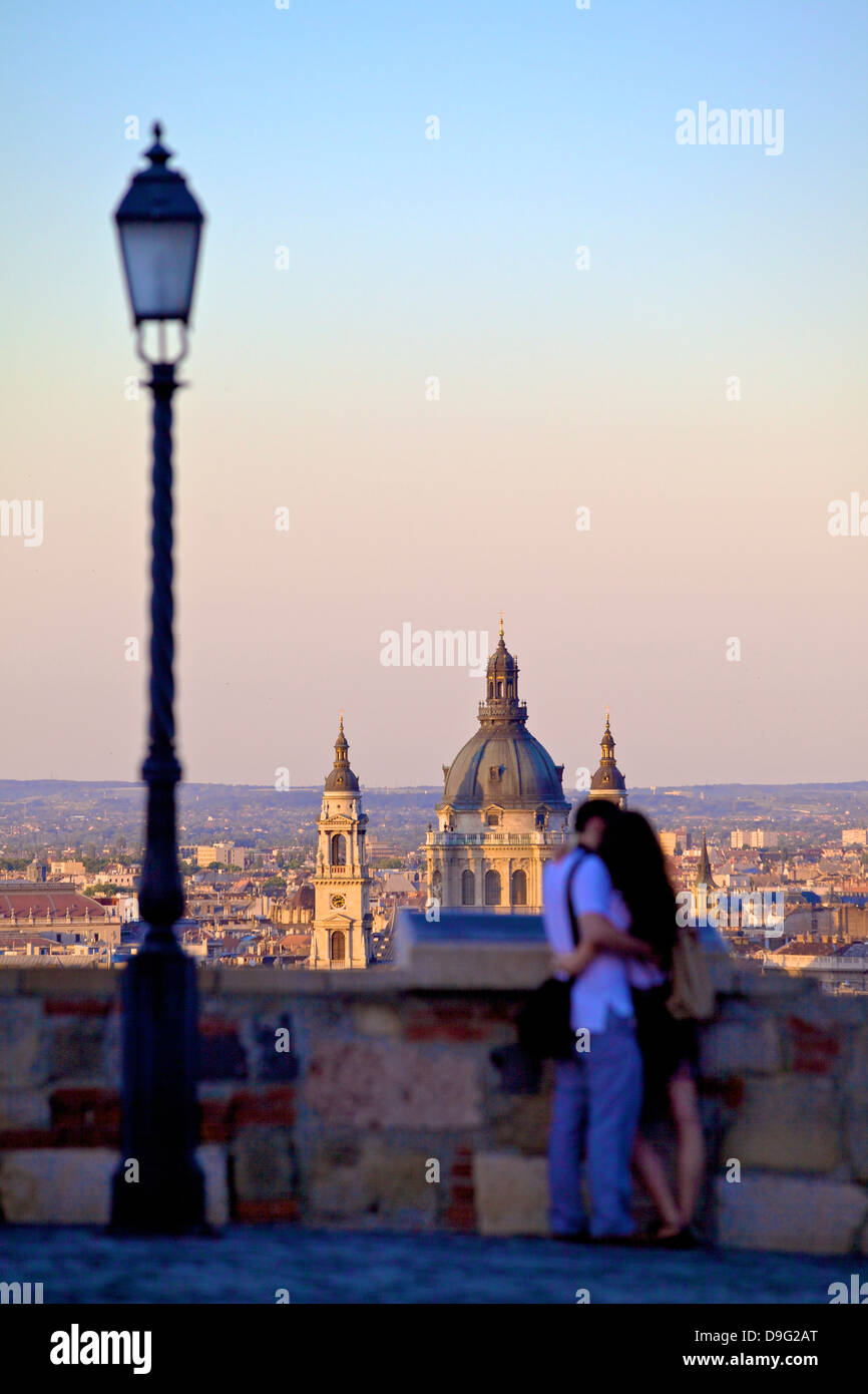Couple sur la ville du château de Buda, à Budapest, Hongrie Banque D'Images