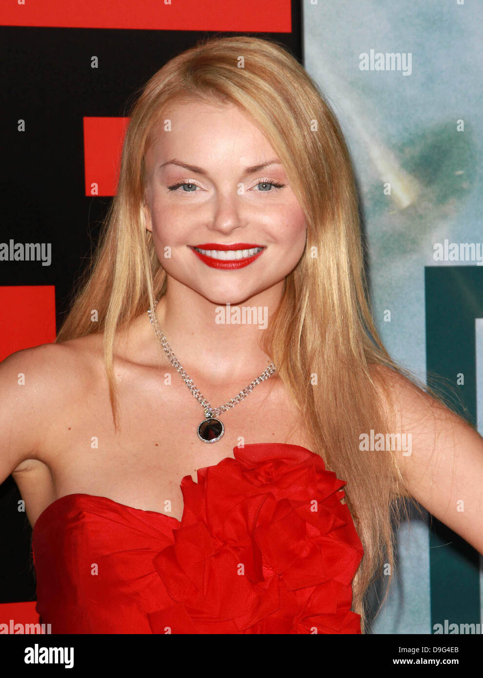Izabella Miko 'Battle : Los Angeles Los Angeles Premiere tenue au Regency Village Theatre Westwood, Californie - 08.03.11 Banque D'Images