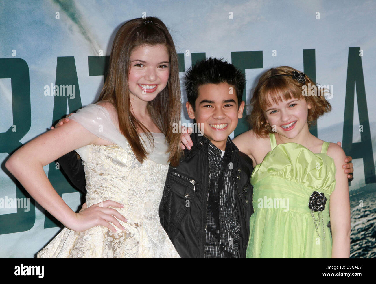 Jadin Gould, Bryce Cass, Joey King 'Battle : Los Angeles Los Angeles Premiere tenue au Regency Village Theatre Westwood, Californie - 08.03.11 Banque D'Images