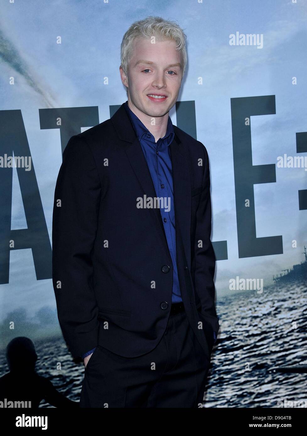 Noel Fisher "Battle : Los Angeles Los Angeles Premiere tenue au Regency Village Theatre Westwood, Californie - 08.03.11 Banque D'Images