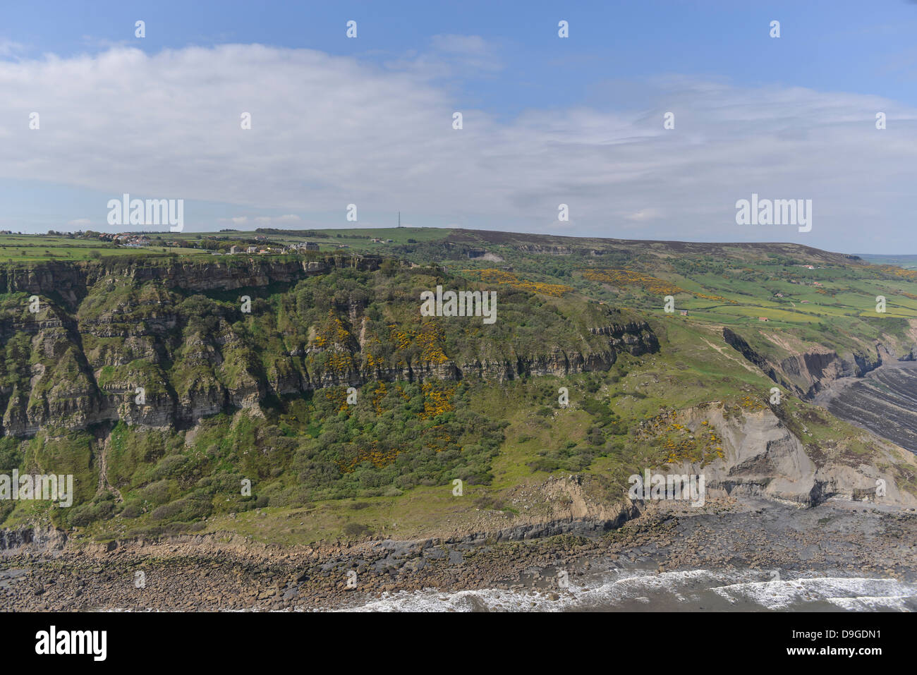 Photographie aérienne des falaises de la côte du Yorkshire du Nord Banque D'Images