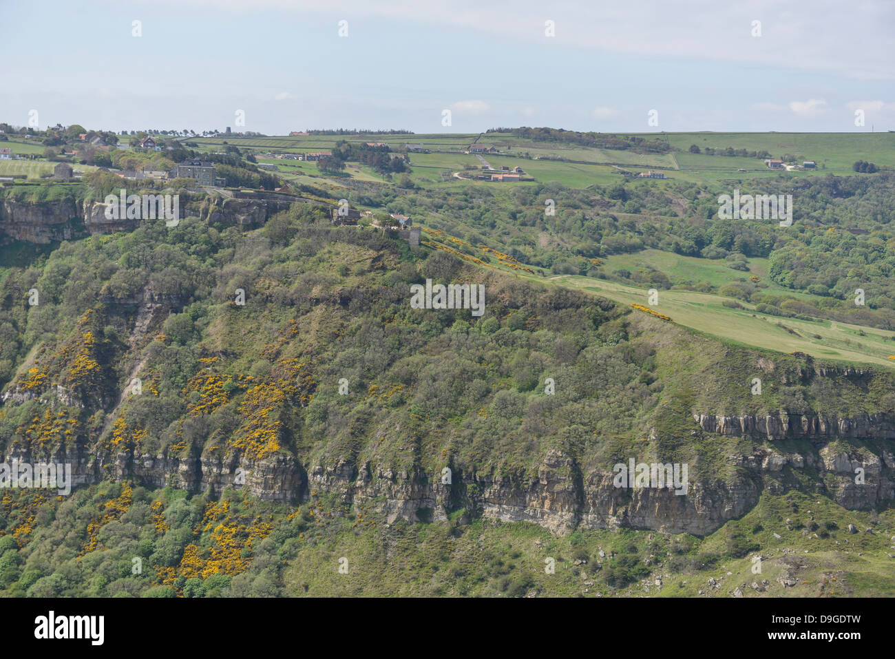 Photographie aérienne des falaises de la côte du Yorkshire du Nord Banque D'Images