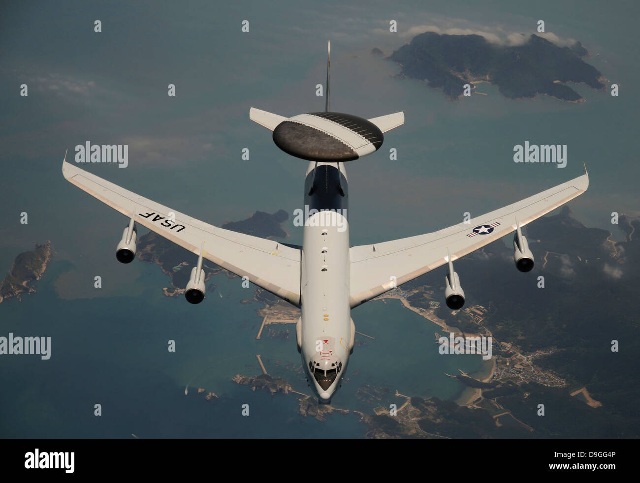 Le 25 juin 2009 - UN U.S. Air Force E-3 Sentry effectue un vol avion au large des côtes de la Corée du Sud. Banque D'Images