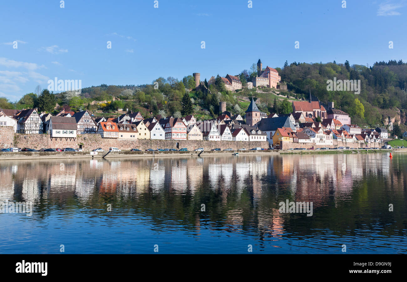 Ancienne ville village de Hirschhorn en Hesse district de l'Allemagne sur les rives de la rivière Neckar Banque D'Images