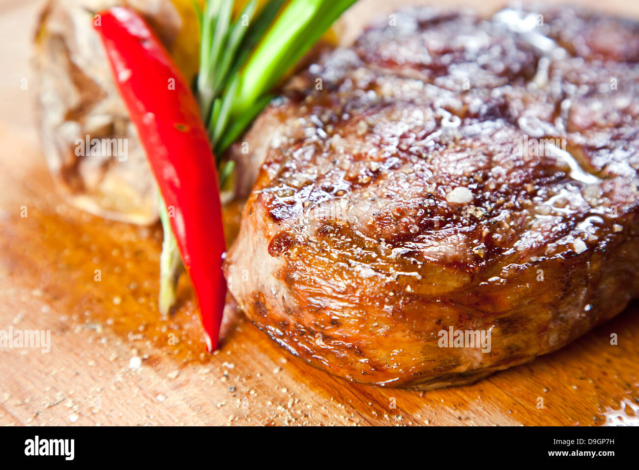 Steak juteux avec des légumes Banque D'Images