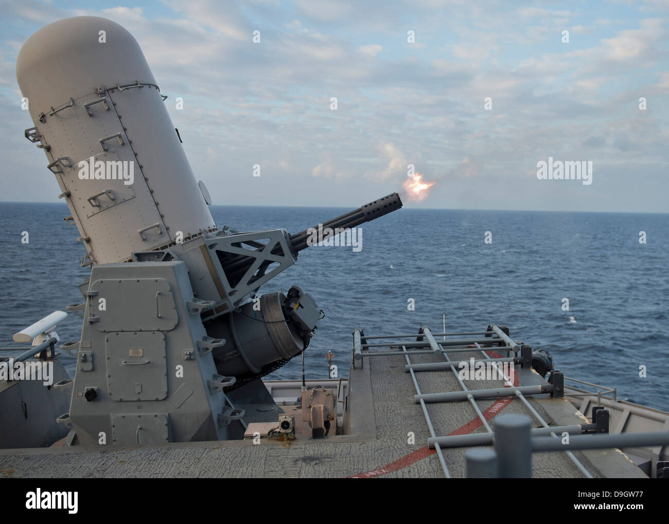 Un système d'armes à feu à bord de l'USS TORTUGA. Banque D'Images