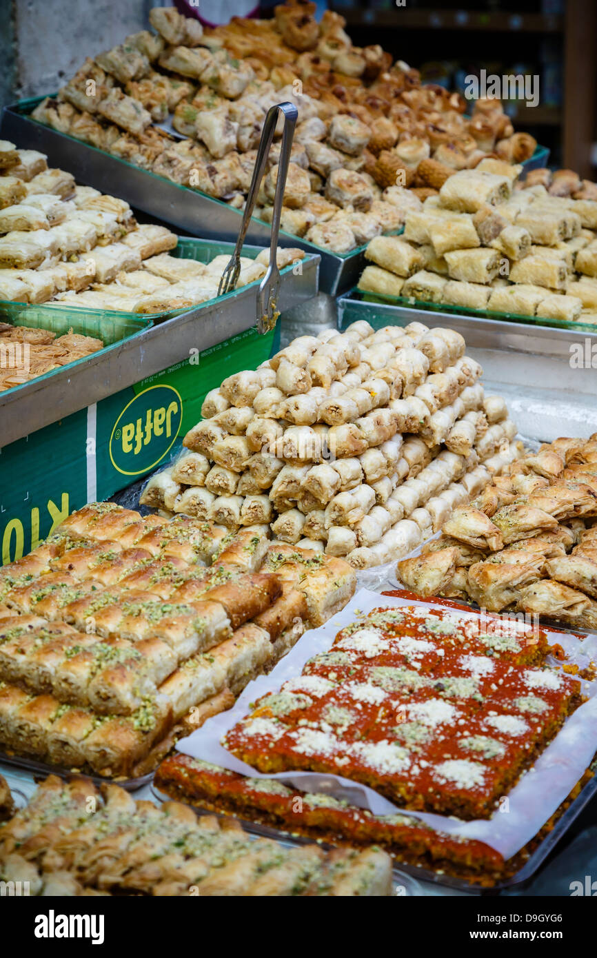 Les sucreries du Moyen-Orient, du marché Mahane Yehuda, Jérusalem, Israël. Banque D'Images